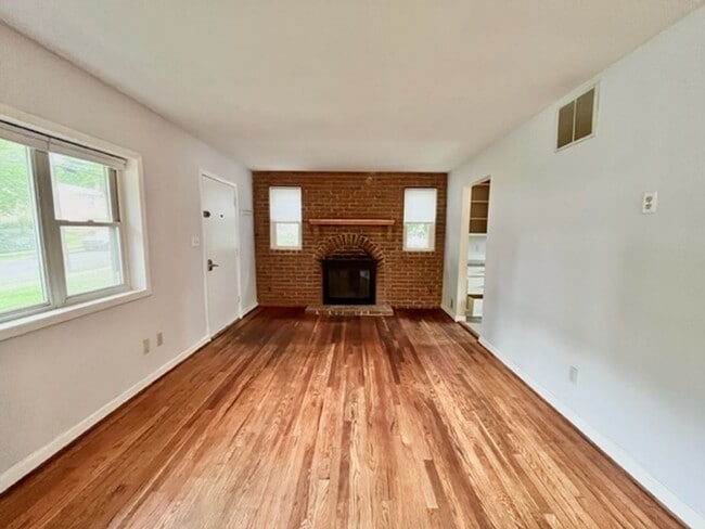 Building Photo - 3700 Woodridge Ave