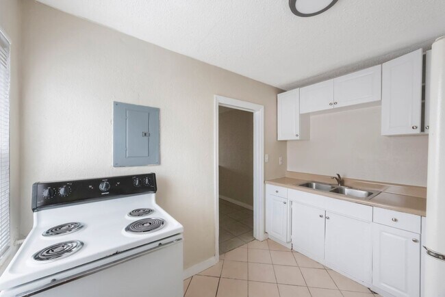 Building Photo - 1116 Upton Ct S