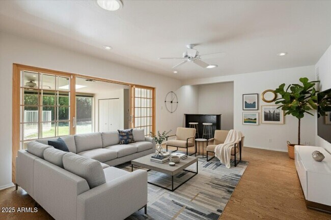 Building Photo - 5019 E Rovey Ave