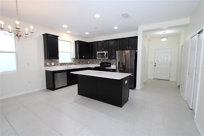 Building Photo - 2380 Sanderling St