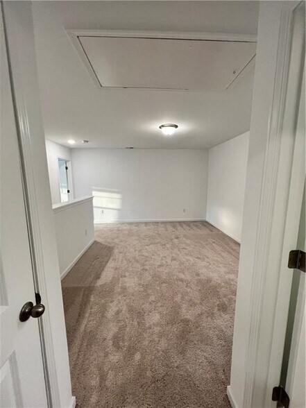 Building Photo - 6075 Handley Dr