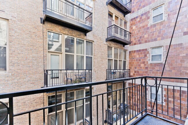 Building Photo - 1500 W Monroe St