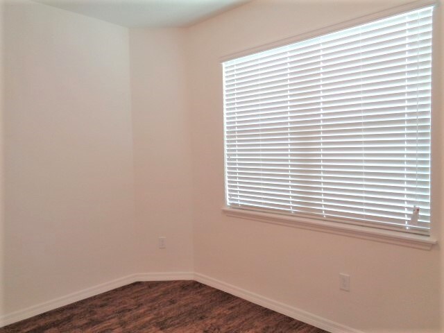 Building Photo - 11850 Thicket Wood Dr