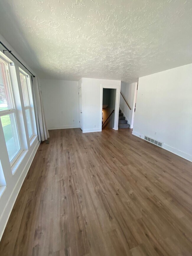 Building Photo - Candy-Coated Deal – Deposit Moves You In! ...
