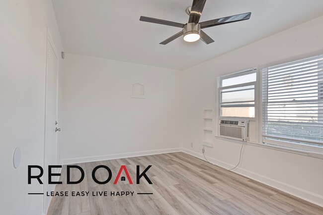 Building Photo - Bright and Welcoming One Bedroom Featuring...