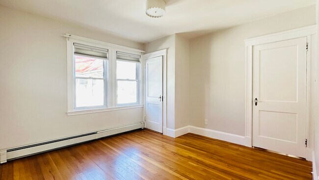 Building Photo - 62 Edgecliff Rd