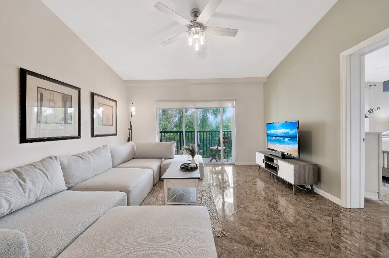 Building Photo - 2005 SE 10th Ave