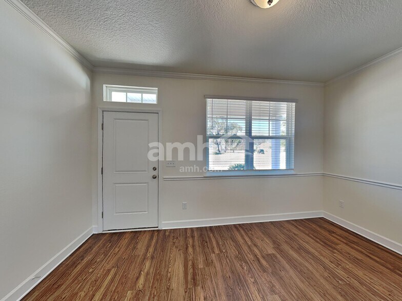 Building Photo - 3051 Creek Village Ln