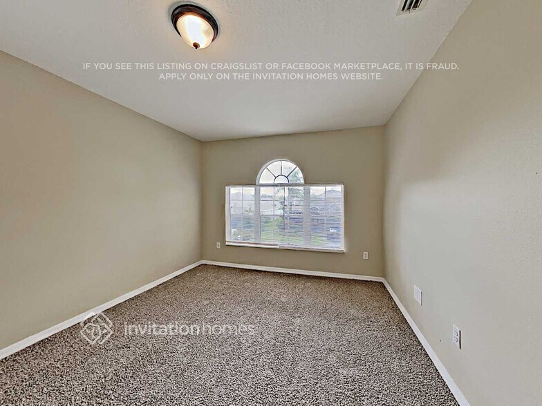 Building Photo - 3215 43rd Ave E
