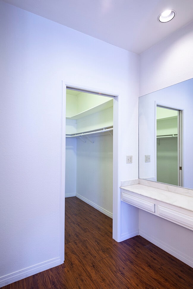 Building Photo - 14539 Benefit St