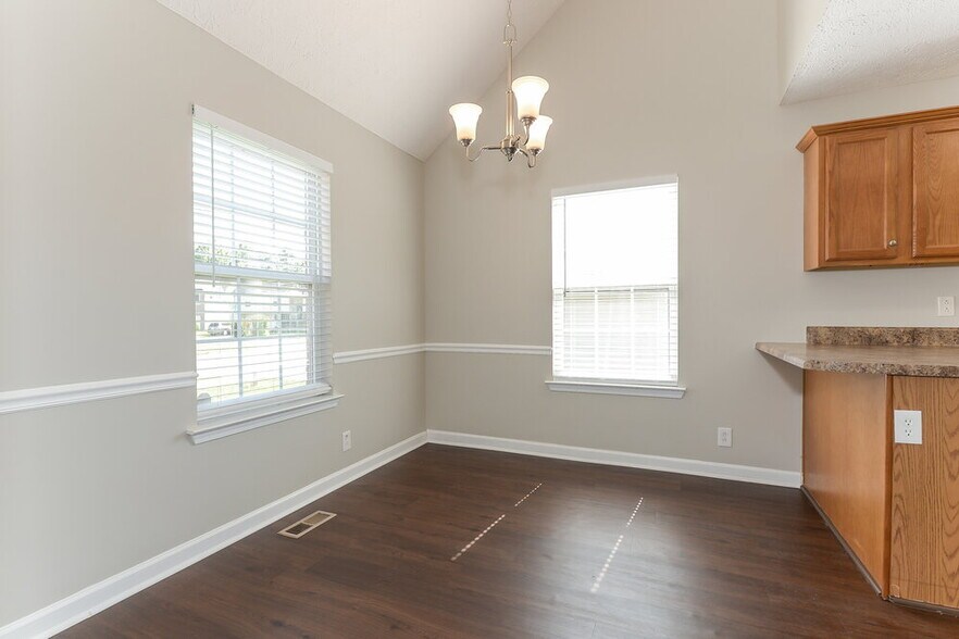 Building Photo - 2816 Windcrest Tr