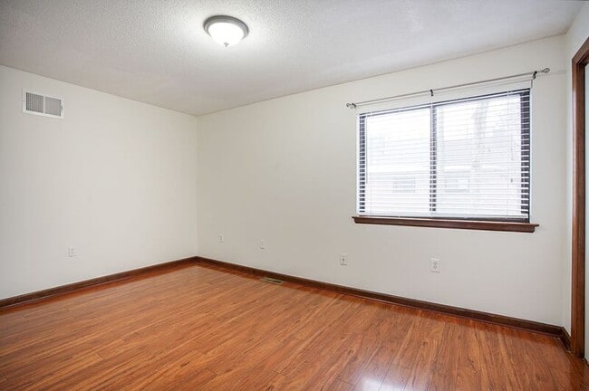 Building Photo - 155 Wynwood Dr