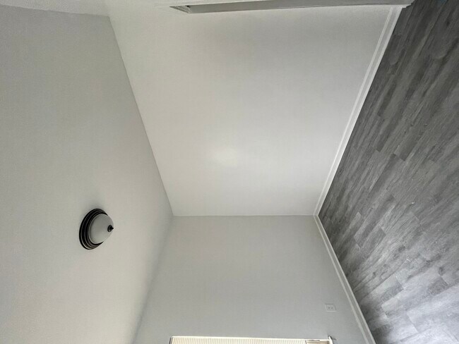 Building Photo - 7352 S Yale Ave