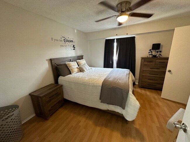Building Photo - Fully Furnished 2/2 Condo!