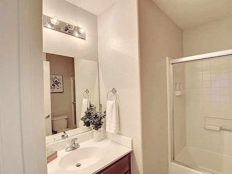 Building Photo - 6661 Lookout Lodge Ln