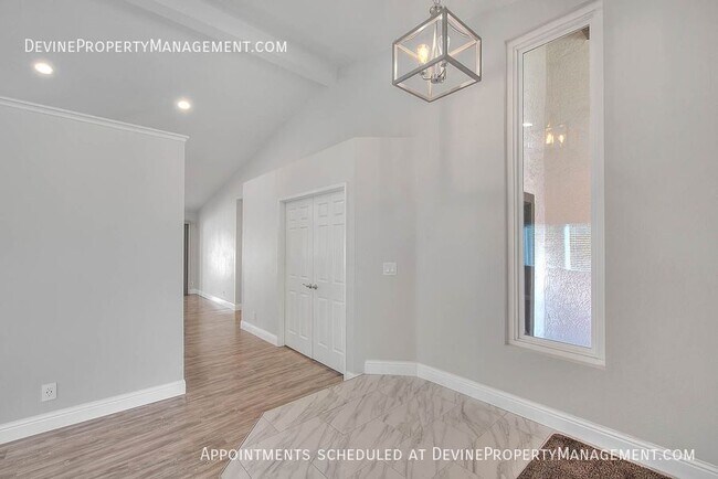 Building Photo - 9814 Hibiscus Ct