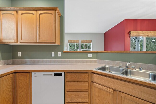 Building Photo - Detached Townhome in Kingston Meadows Community