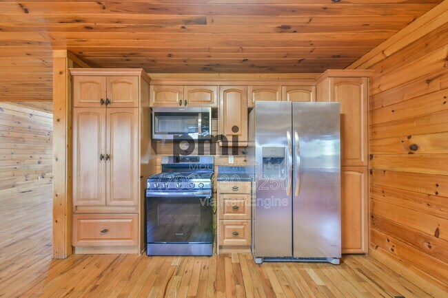 Building Photo - 461 River Estates Rd