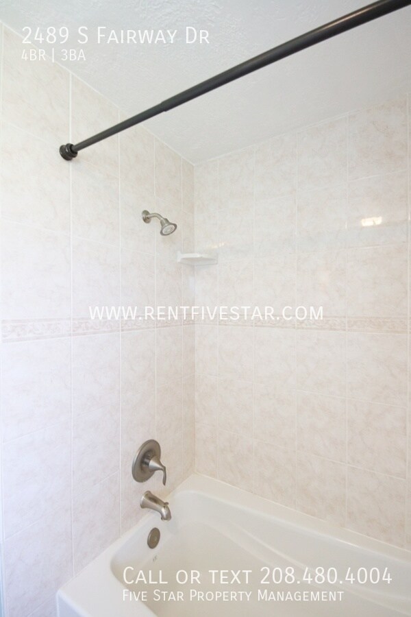 Building Photo - 2489 S Fairway Dr