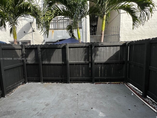 Building Photo - 324 W 74th Pl