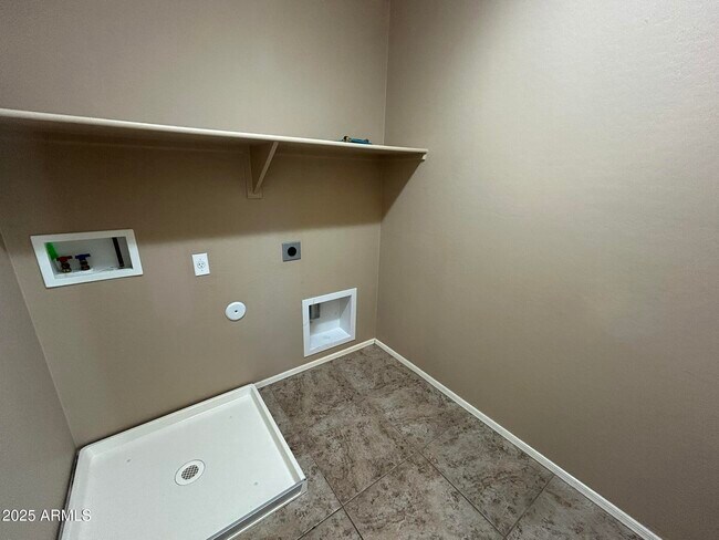 Building Photo - 8623 S 40th Dr
