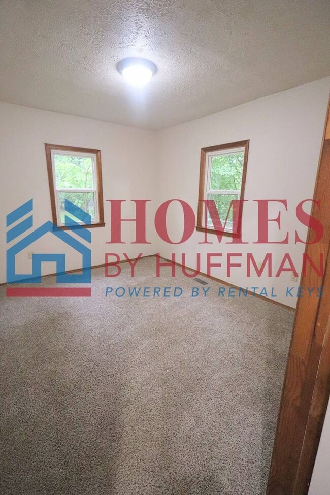 Building Photo - Two Bedroom House