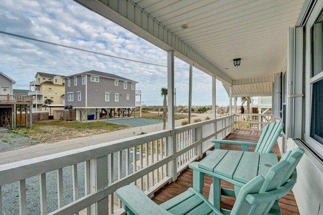 Building Photo - FURNISHED OFF-SEASON MONTHLY RENTAL-STARTI...