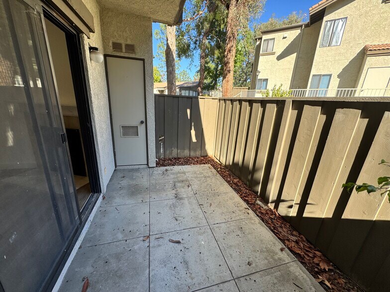 Building Photo - 22749 Lakeway Dr