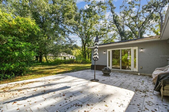 Building Photo - 6005 Lakeside Dr