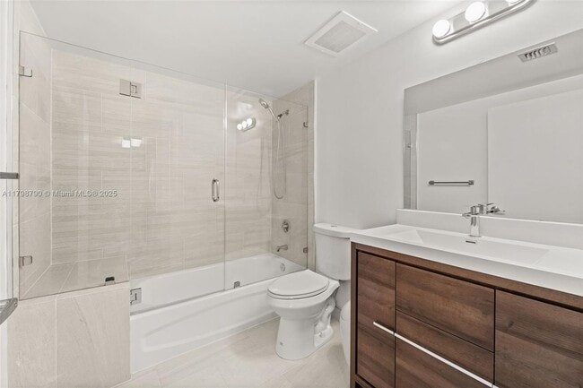 Building Photo - 2740 SW 28th Terrace