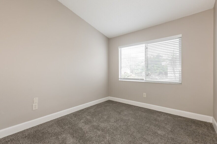 Building Photo - 1310 Coolmont Dr