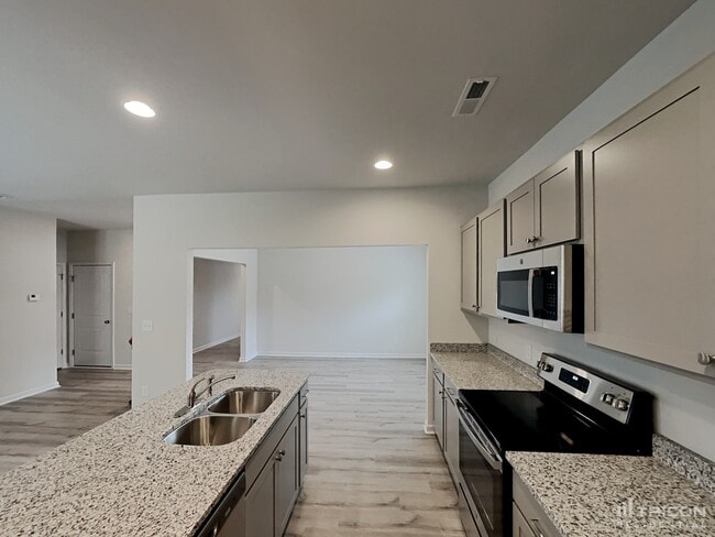 Building Photo - 3765 Streamside Dr
