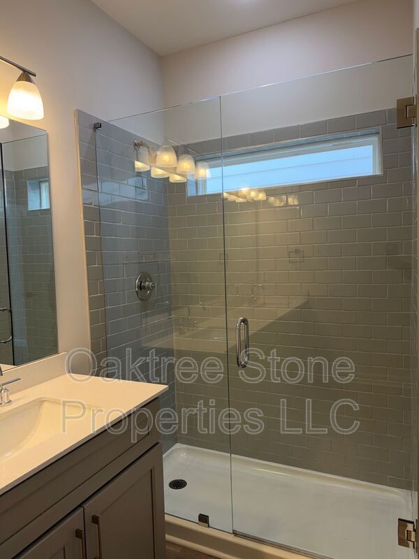 Building Photo - 2589 Ocean Dr NW