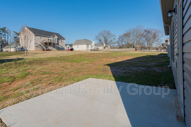 Building Photo - 45 Red Oak Ct