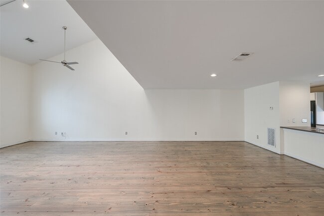 Building Photo - 807 Robin St