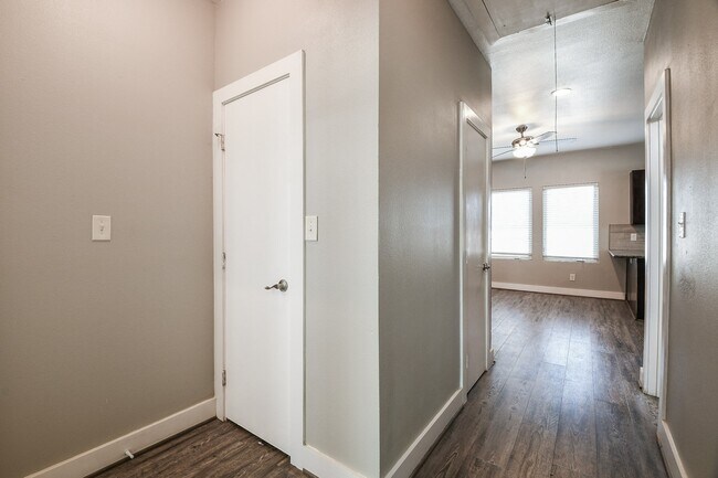 Building Photo - 3249 Dixie Dr