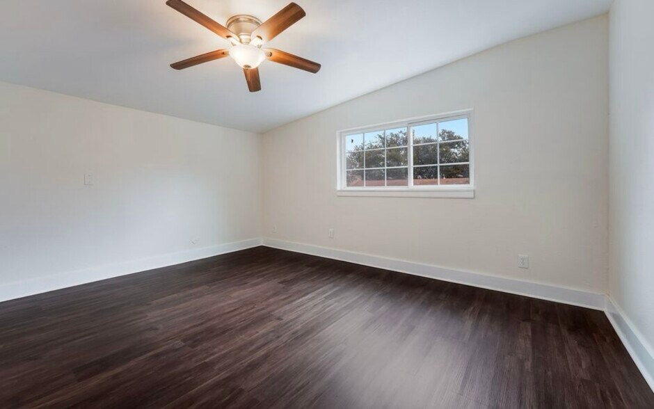 Building Photo - 5723 Bogart Dr