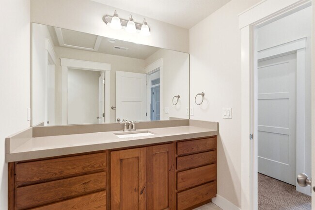 Building Photo - 415 E Earl St