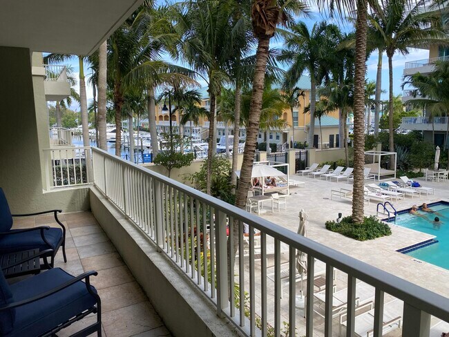 Building Photo - 700 E Boynton Beach Blvd
