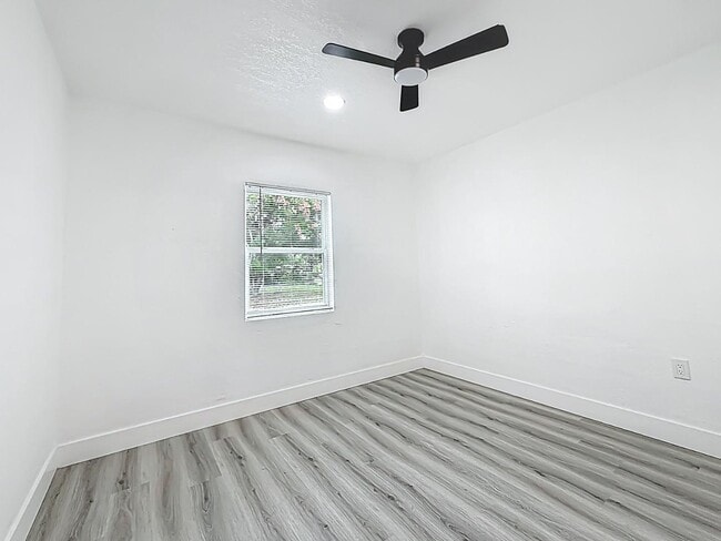 Building Photo - 303 W Valencia St