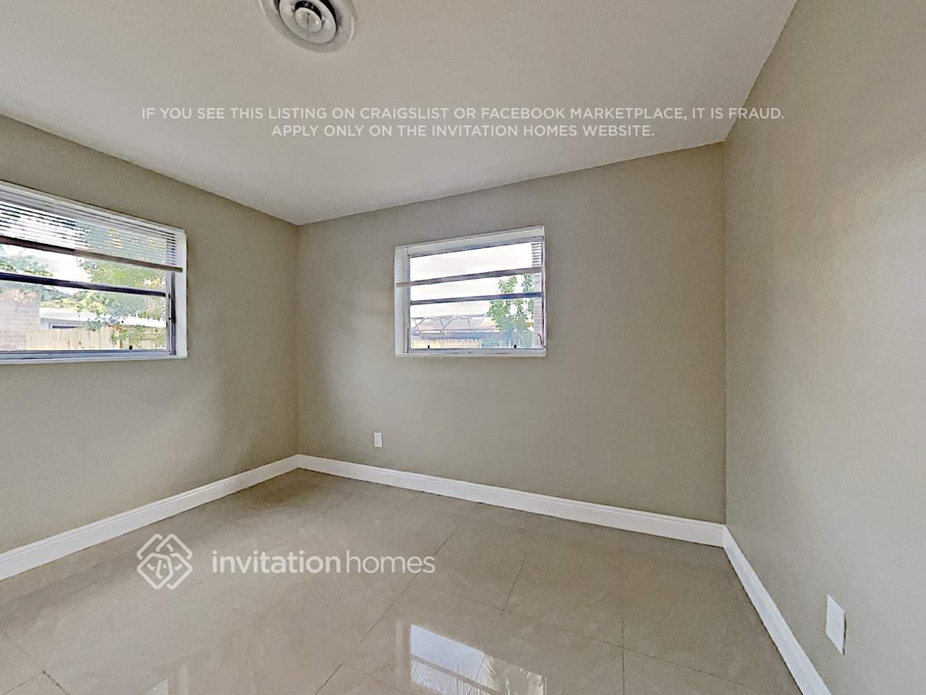 Building Photo - 5560 SW 7th Ct