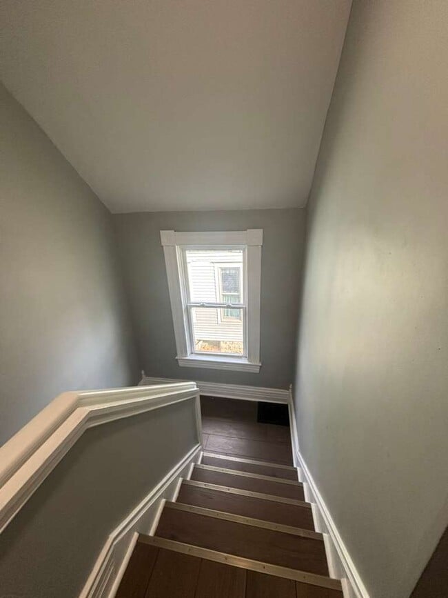 Building Photo - 237 N Lincoln St