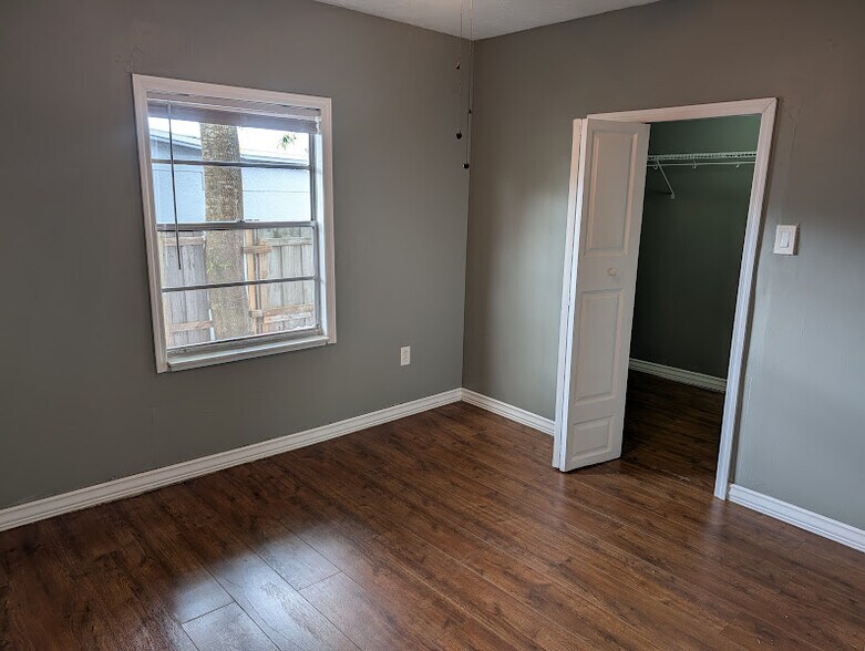 Building Photo - 1909 E 99th Ave