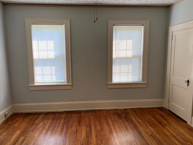 Building Photo - Home with 2 Bedrooms, 2 Baths with Bonus/C...