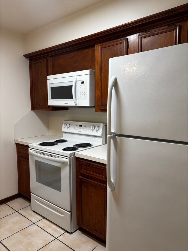 Building Photo - 2 bedroom 2 bath