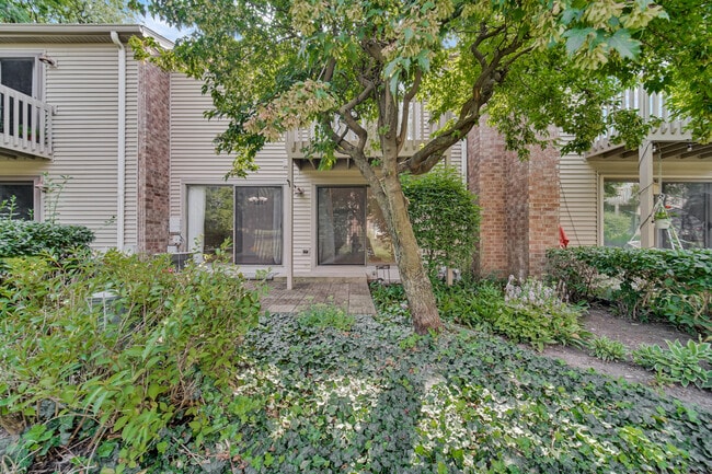 Building Photo - 1468 N Picadilly Cir
