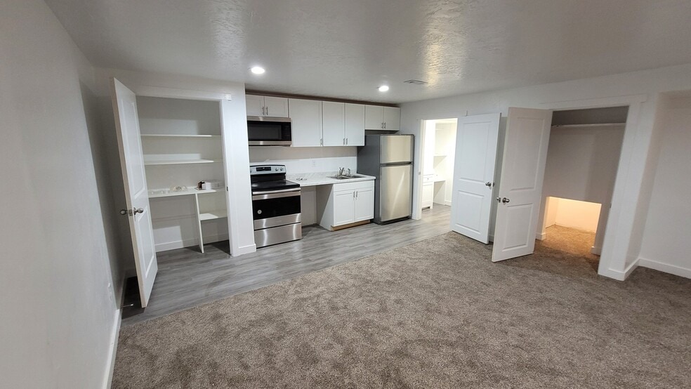 Building Photo - 286 Starboard Dr
