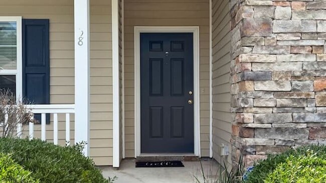 Building Photo - 3 bedroom - 2 bathroom - Stonelake Townhom...