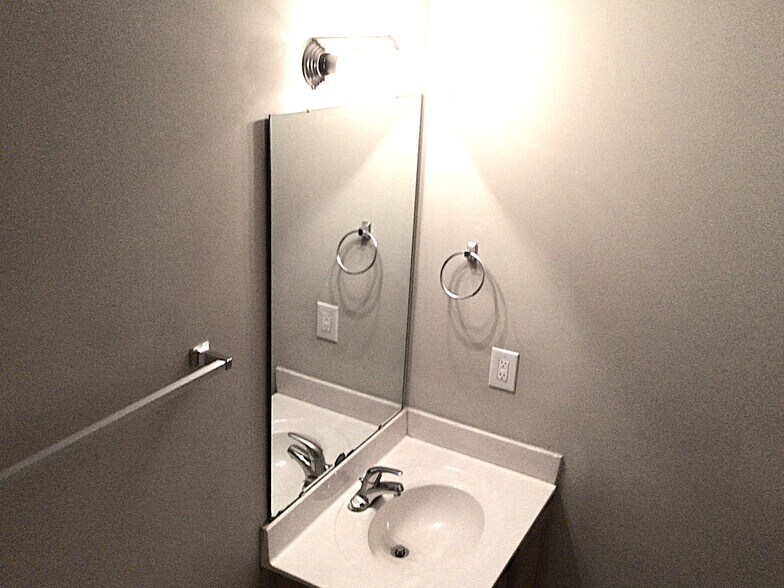 Building Photo - 922 Wolfpack Way