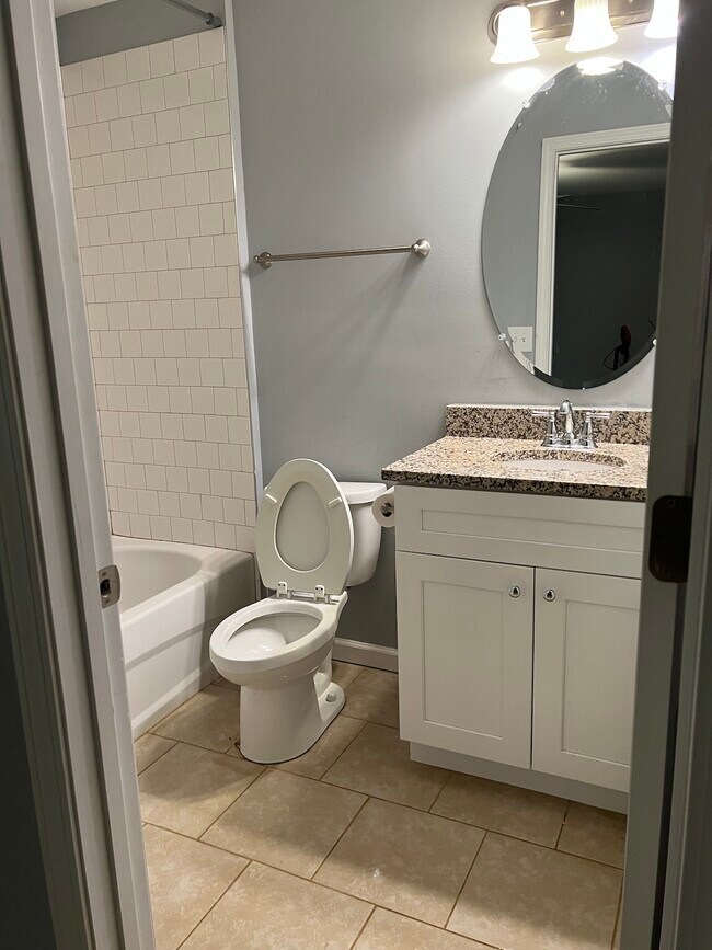 Building Photo - 43 Finch Dr SE